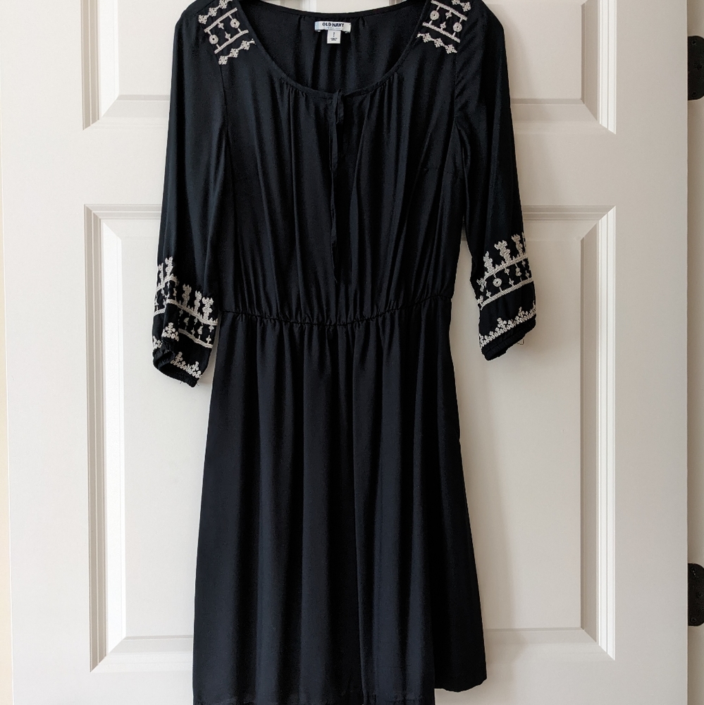 Old Navy dress embroidered Black size small Fall